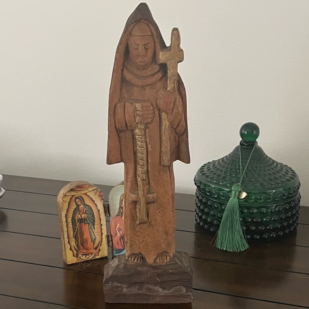 Vintage / Antique Handcarved Hardwood Ecuadorian with Golden Rosary & Cross - Picture 4 of 12